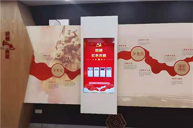 互动滑轨屏