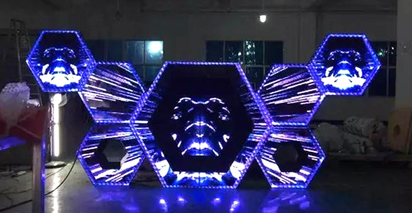 Alien Screen: Breaking the Conventional Visual Revolution